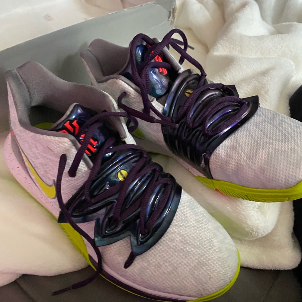 kyrie fives